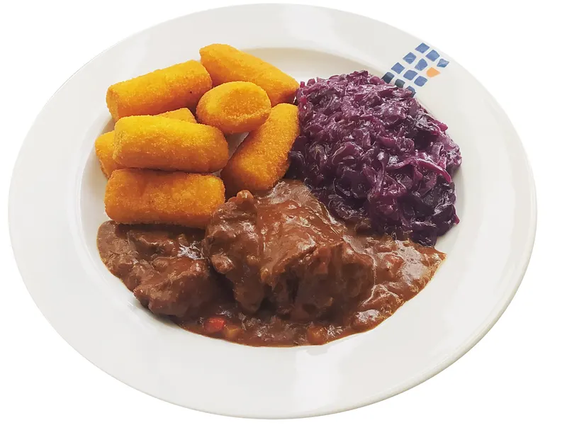 Hirschgulasch mit Preiselbeeren