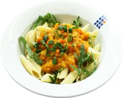 Scharfes Kürbisgemüse mit roten Linsen und Rucola